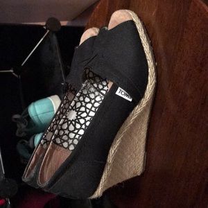 TOMS WEDGES